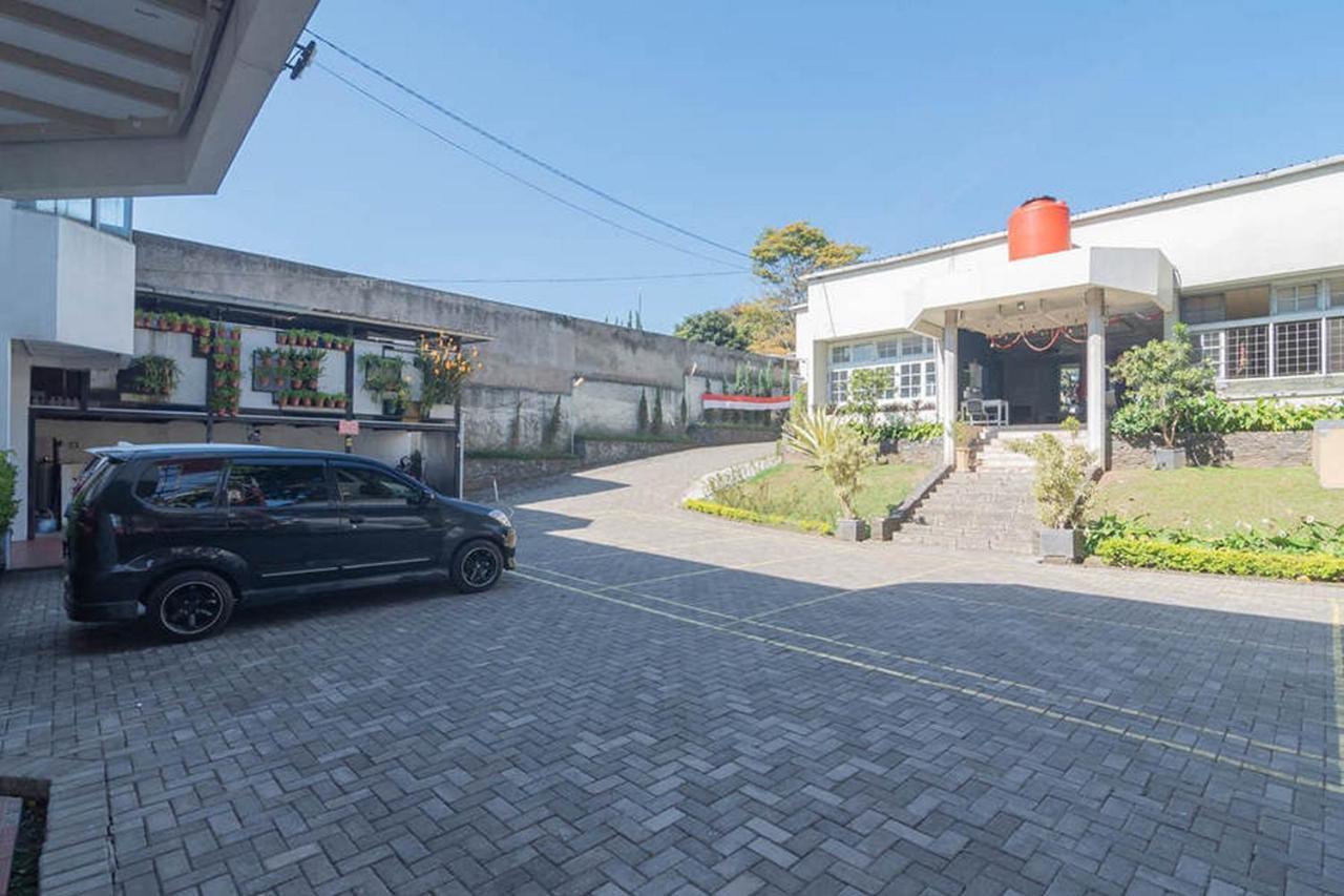 Reddoorz At Jalan Raya Lembang Hotell Padasul Exteriör bild